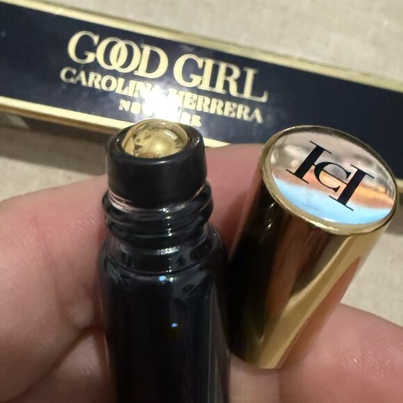CAROLINA HERRERA GOOD GIRL EAU DE PARFUM ROLL-ON 10ML 0.34 FL OZ - Picture 16 of 17
